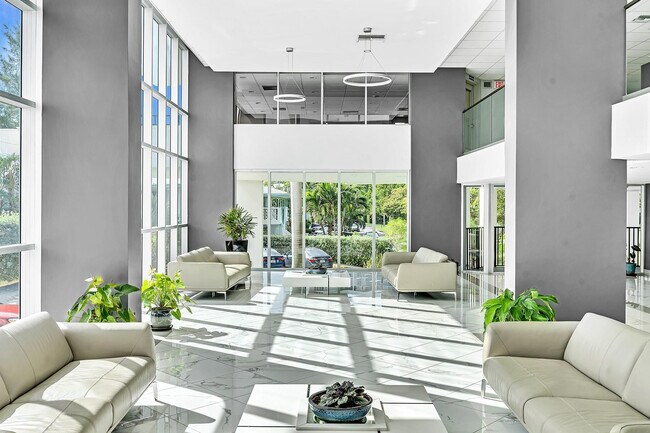 Building Photo - 525 N Ocean Blvd