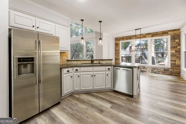 Building Photo - 330 Summerlin Dr