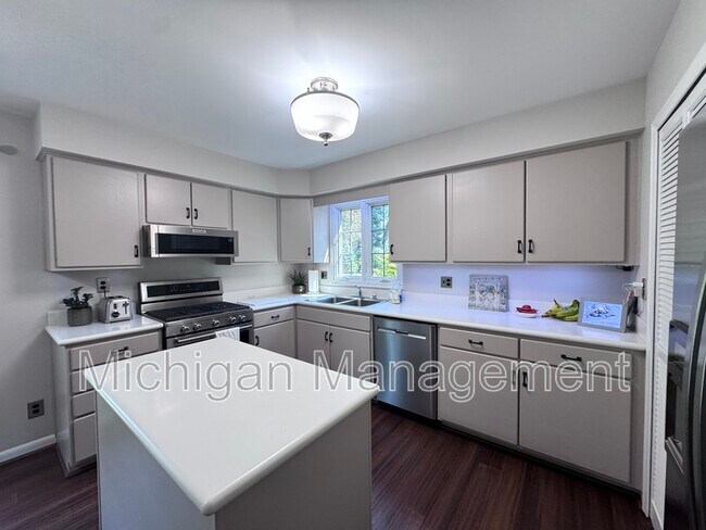 Building Photo - 42098 Banbury Rd