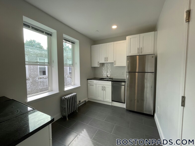 Primary Photo - 123 Sutherland Rd