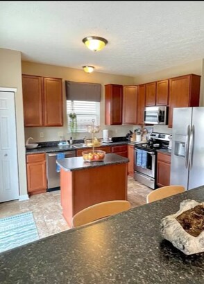 Building Photo - 17178 Evesham Dr