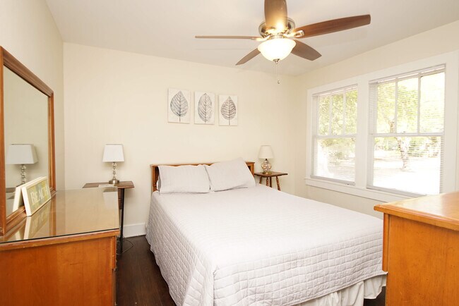 Building Photo - 37 Magnolia Ave SE