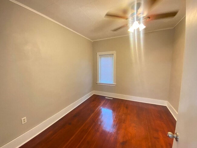 Building Photo - 1405 3rd Ave NW