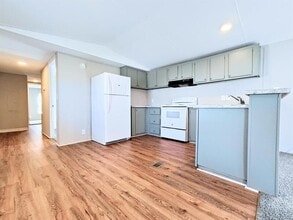 Building Photo - 212 Sunshine Dr