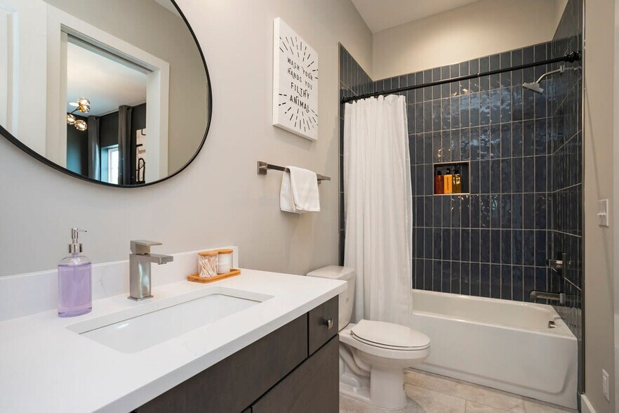 Building Photo - 1405 Napoleon St