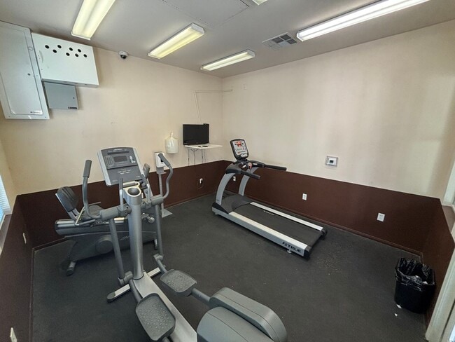 Building Photo - Fantastic 2Bed/2Bath Condo in Southwest Area