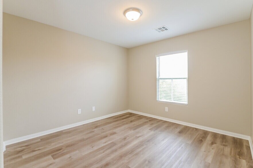 Building Photo - 10938 Florence Hills St