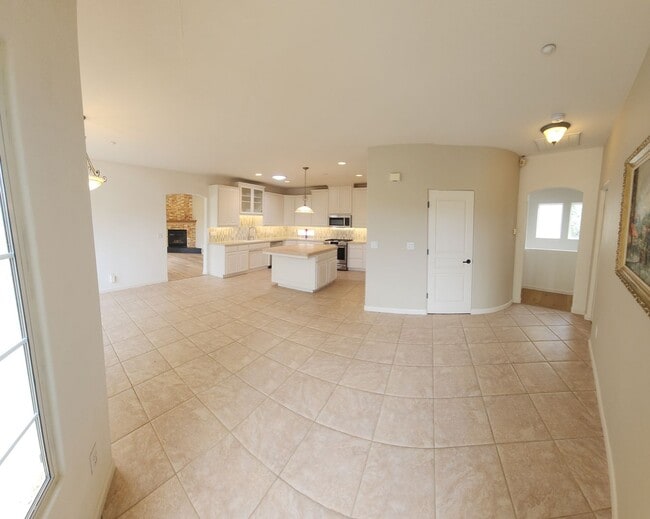 Building Photo - Contemporary Beautiful Spacious 4 bed 3 bath home