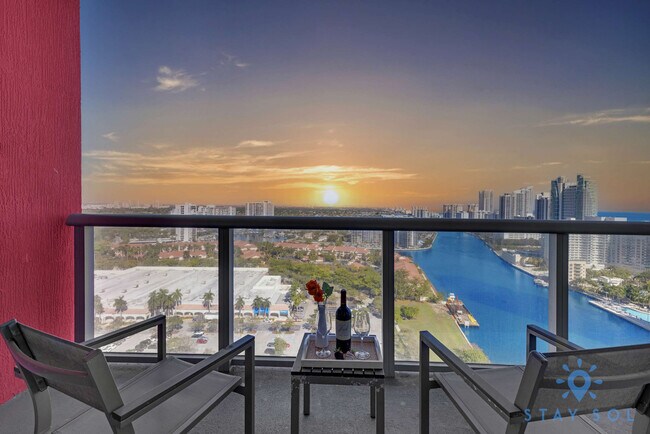 Building Photo - 2602 E Hallandale Beach Blvd