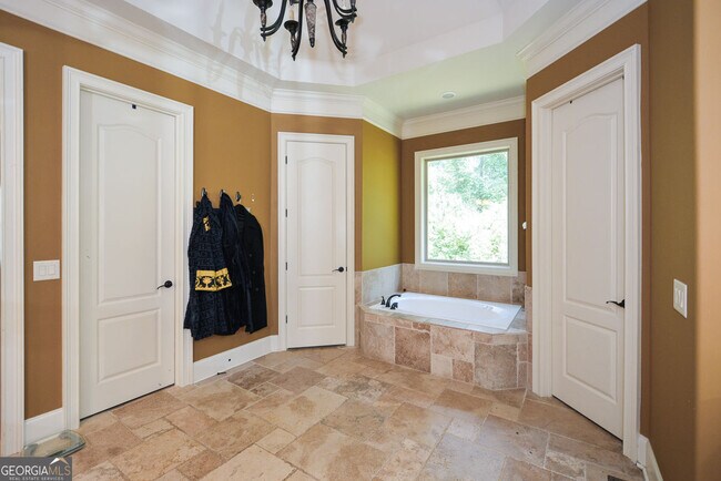 Building Photo - 2210 Spalding Dr