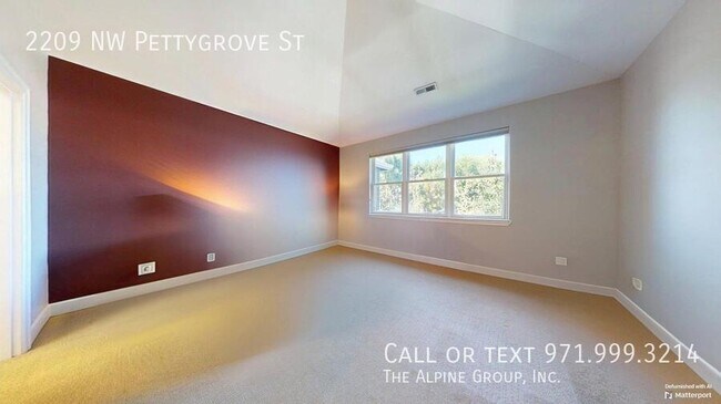 Building Photo - 2209 NW Pettygrove St