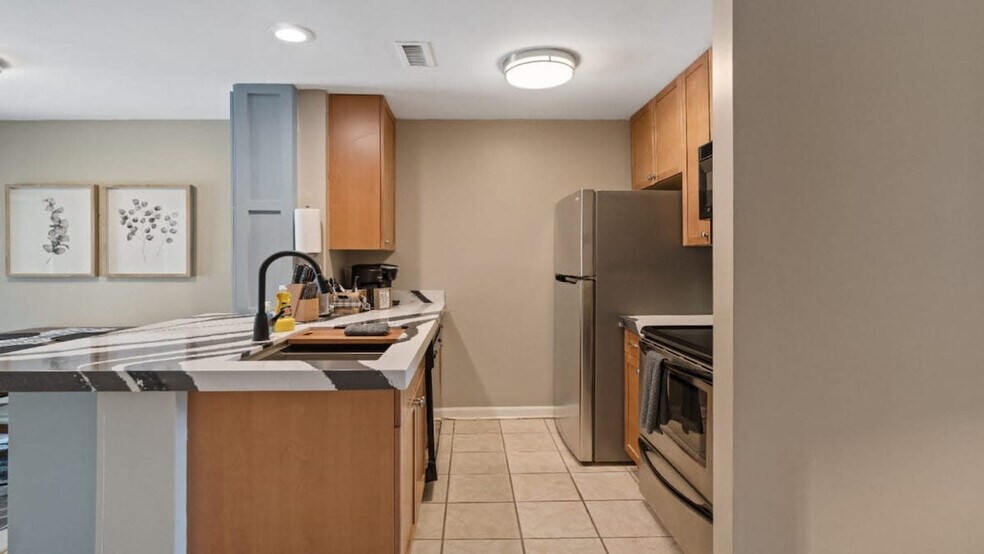 Building Photo - 8039 Charter Oak Ln