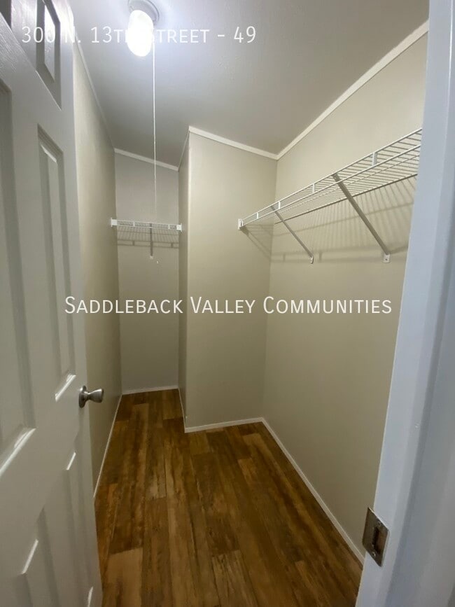 Building Photo - 300 N 13th St