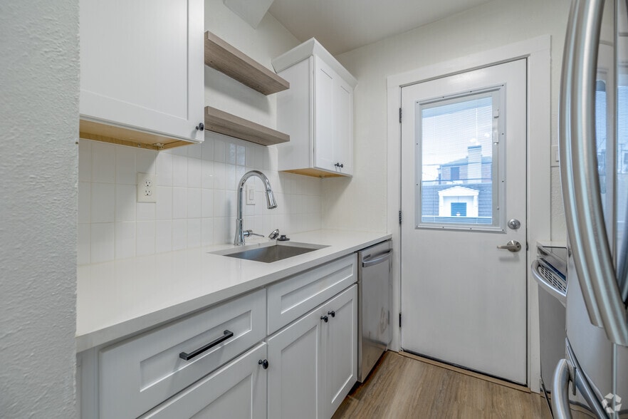 1BR, 1BA - 600SF - Kitchen - The Prescott