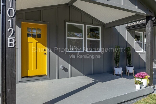 Building Photo - 1012 Debow St