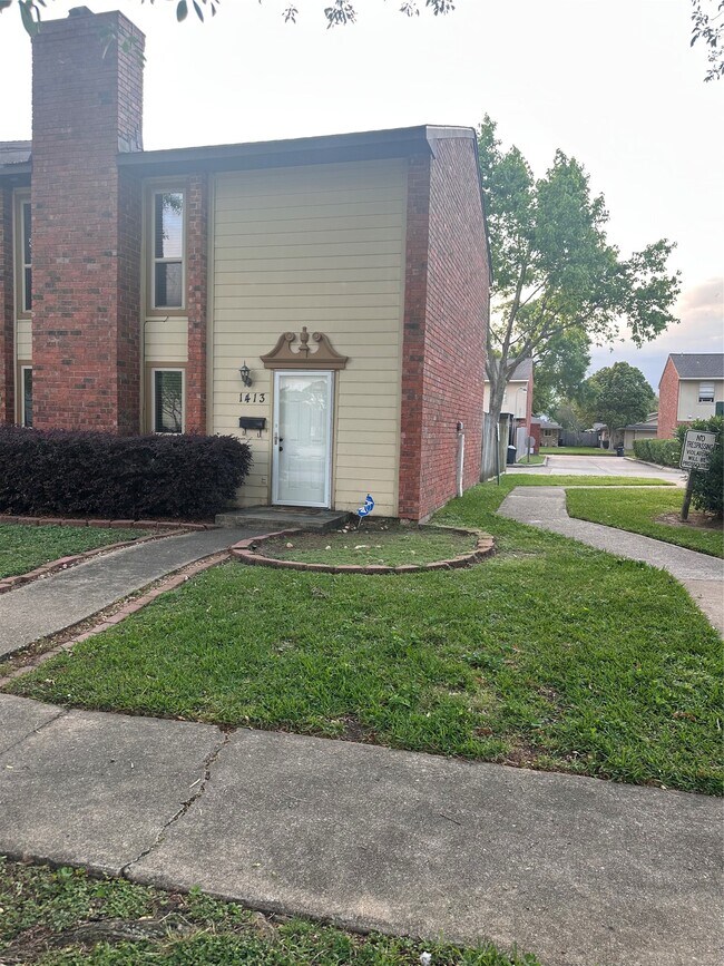 Building Photo - 1413 Bonanza Rd