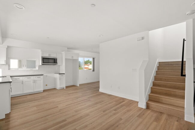 Building Photo - 1841 S Longwood Ave