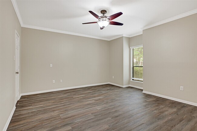 Building Photo - 1100 Augusta Dr