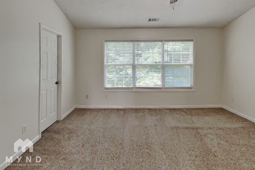 Building Photo - 6332 Hickory Ln Cir