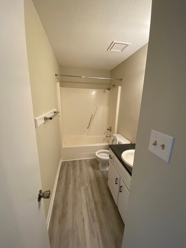 Building Photo - 4400-4402