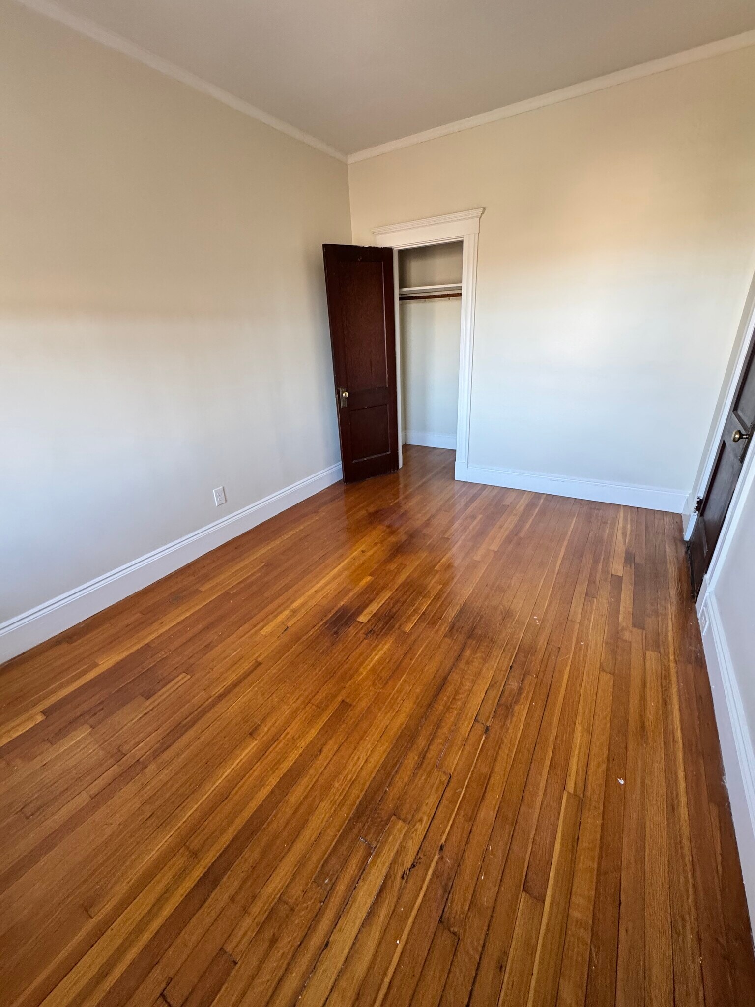 Building Photo - 19 Washington St S