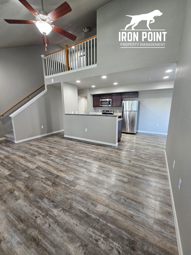 Building Photo - JE911