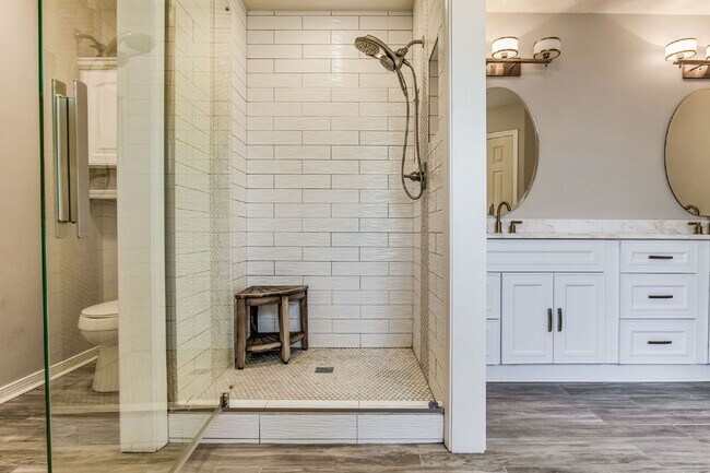 Building Photo - Welcome to your dream home! This stunning ...