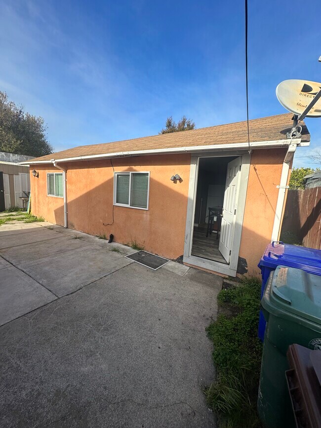 Primary Photo - 2535 Andrade Ave