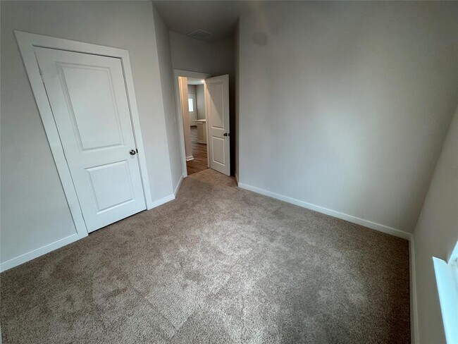 Building Photo - 105 Sorghum Dr