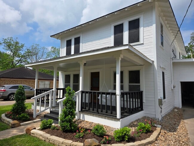 Building Photo - 1523 Avenue C