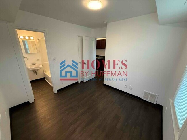 Building Photo - One Bedroom Apartment | Laundry Facility