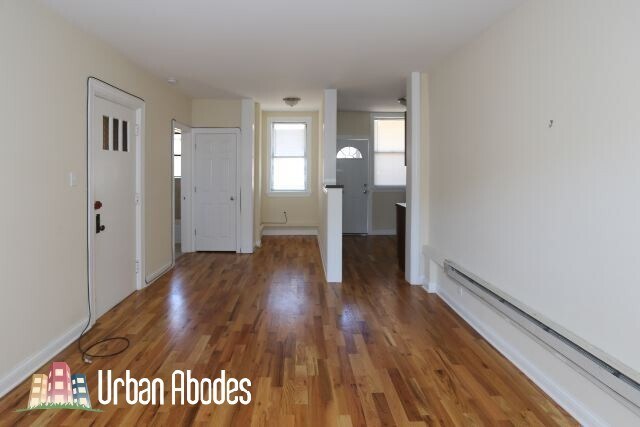 Building Photo - 4414 N Wolcott Ave