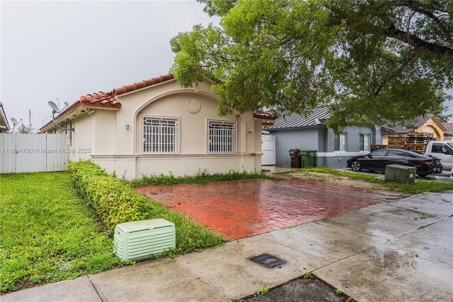 Primary Photo - 7553 W 4th Ct