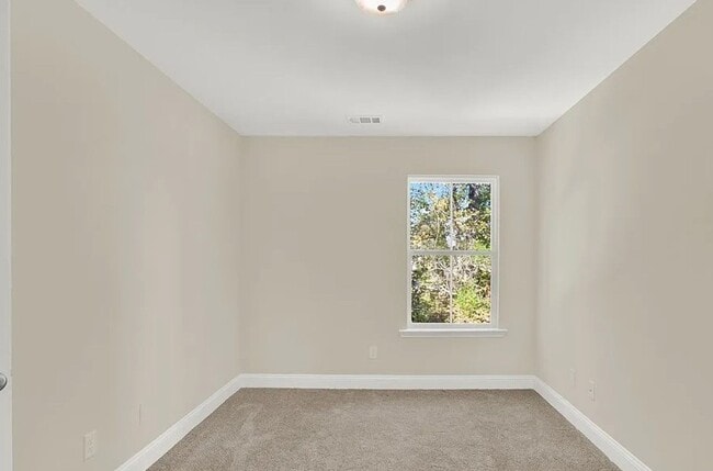 Building Photo - Renovated 2 story home located in the heart of Richmond Hill