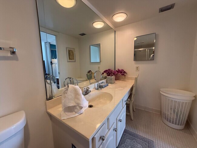 Building Photo - 7738 Lakeside Blvd