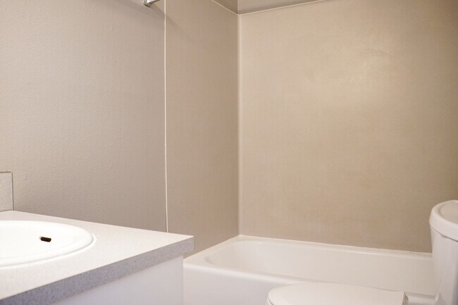 Building Photo - Near OHSU: Classic Corner 2 Bedroom w Larg...