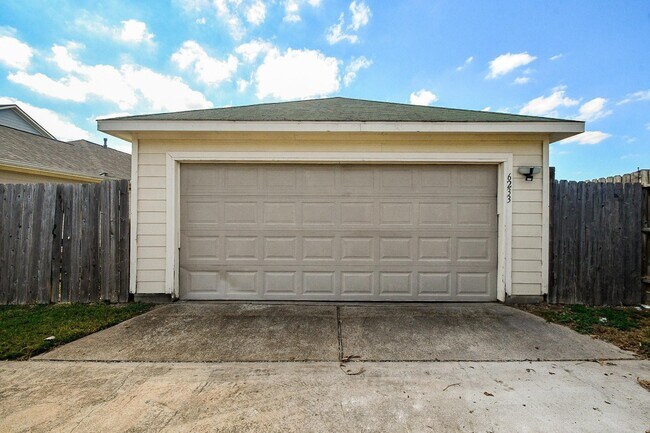 Building Photo - 6233 Lone Prairie Way