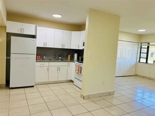 Building Photo - 275 NW 190th St