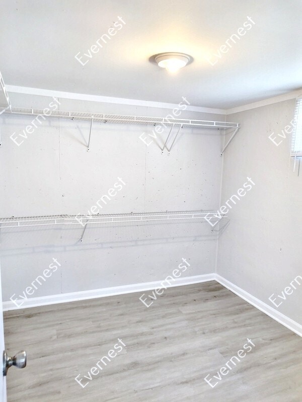 Building Photo - Charming 4-Bedroom Home with Spacious Yard...