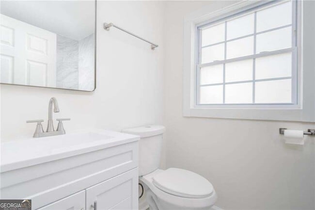 Building Photo - 2215 Gordon Cir