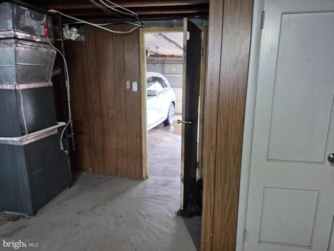 Building Photo - 7254 Mansfield Ave