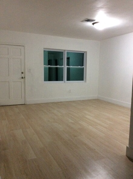 Living room - 3120 SW 12th Pl