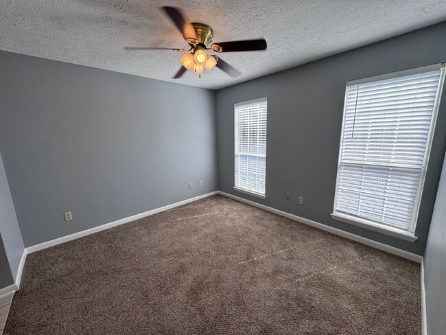 Building Photo - 2 bedroom/2.5 bath in Brentwood (Nipper's Corner) Apply-your application fee will be credited to ...