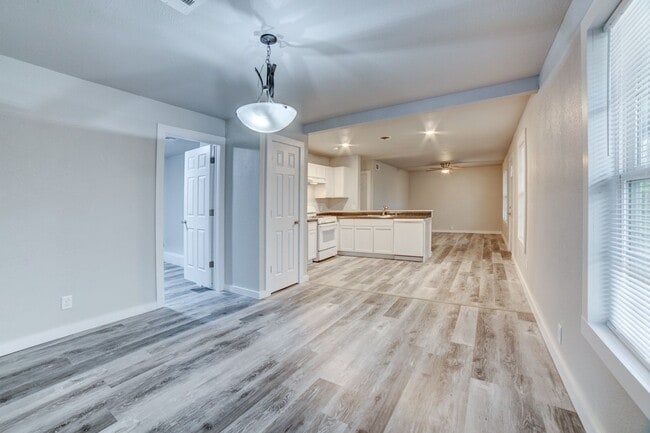 Building Photo - MUST SEE Remodeled Sapulpa Home