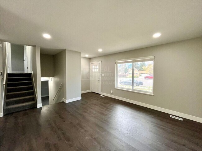 Building Photo - 2123 Fernwood Dr