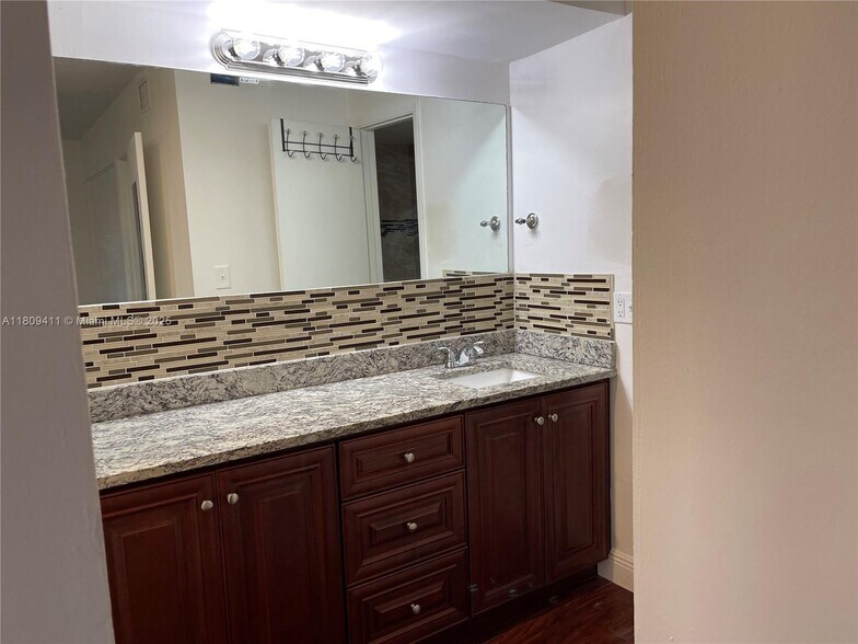 Building Photo - 2961 SW 87th Ave
