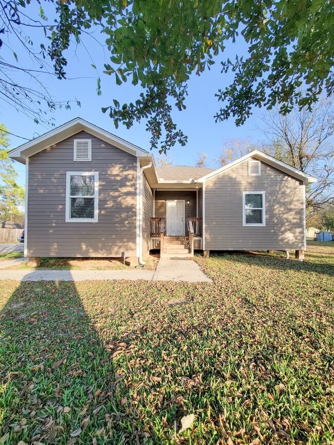 Building Photo - 3201 J P Davis Ave