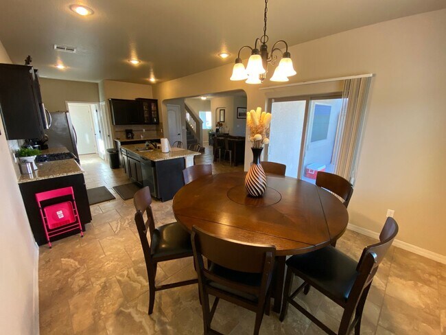 Building Photo - East El Paso 3 bed Refrig A/C w/ Gorgeous ...