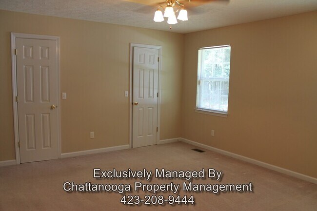 Building Photo - 271 Lee Dr