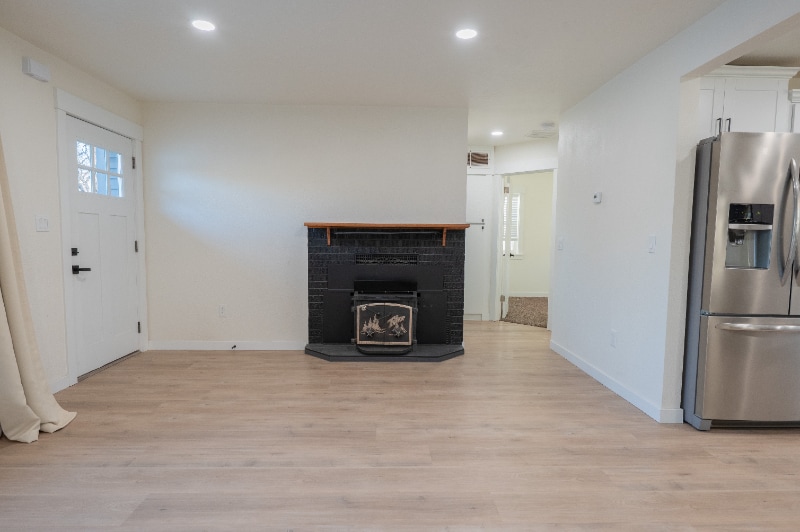 Building Photo - 945 N 7th E St